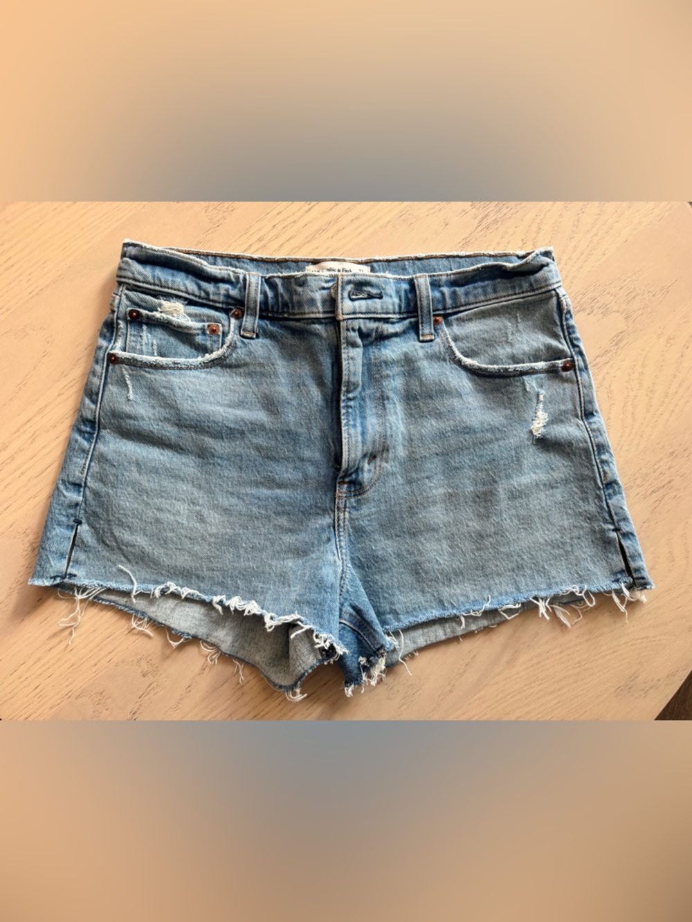 Abercrombie and Fitch The Mom Short High Rise - size 27/ 4